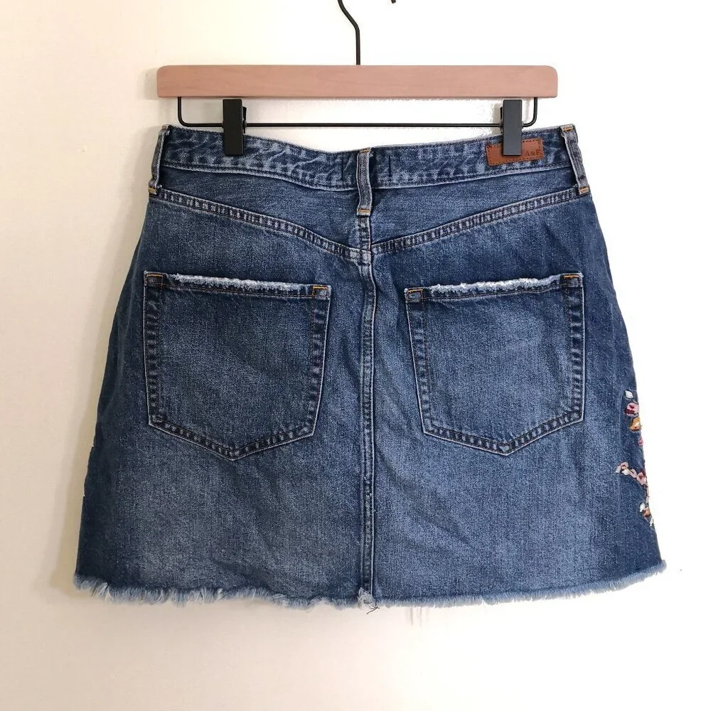 Abercrombie & Fitch Floral Embroidered Distressed Jean Skirt‎ - Size 31(=L)